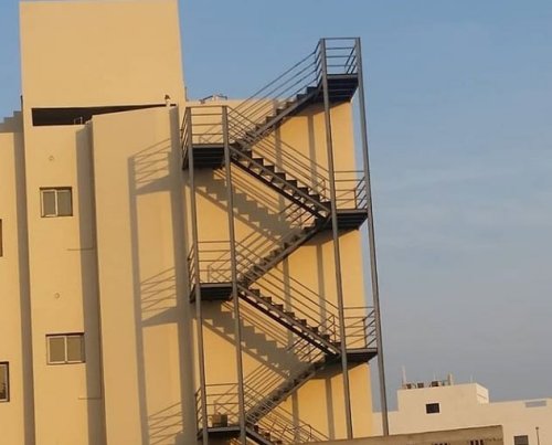 جدة القنفذة للمظلات والسواتر